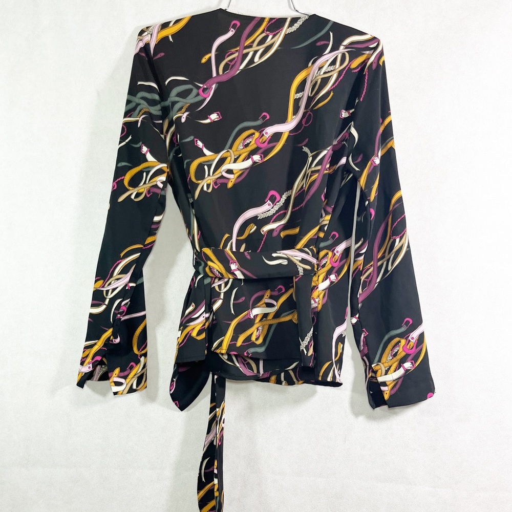 NIne West Equestrian Belt Print Wrap Top Size Small - Picture 4 of 6